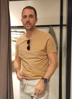 James - Male escort in Hong Kong Photo 3 of 5