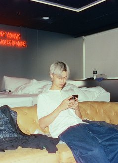James - Male escort in Hong Kong Photo 2 of 2