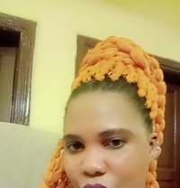 James - escort in Madinah