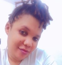 James - escort in Madinah