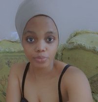 James - escort in Madinah