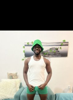 James - Male escort in Abu Dhabi Photo 1 of 2