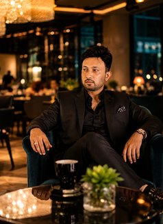 James - Male escort in Bhubaneshwar Photo 2 of 3
