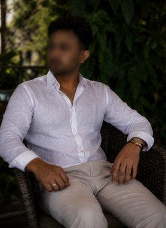 James - Male escort in Bhubaneshwar Photo 2 of 3