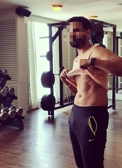 James - Male escort in Mumbai Photo 1 of 2