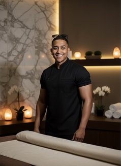 James . - Male escort in Dubai Photo 5 of 6