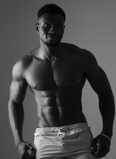 James - Male escort in Dubai Photo 2 of 5
