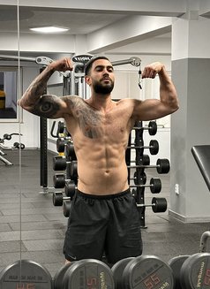 James Savage - Acompañantes masculino in Dubai Photo 1 of 4