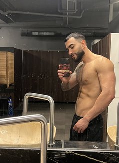 James Savage - Acompañantes masculino in Dubai Photo 2 of 4