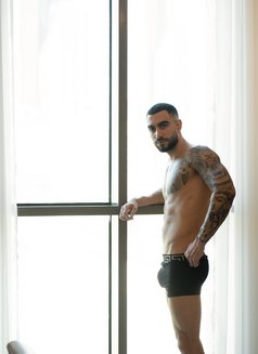 James Savage - Acompañantes masculino in Dubai Photo 4 of 4
