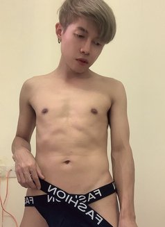 James - Male escort in Muscat Photo 5 of 6