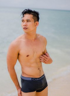 James Vargas - Male escort in Manila Photo 6 of 8