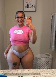 Jamila - escort in Baku Photo 1 of 4