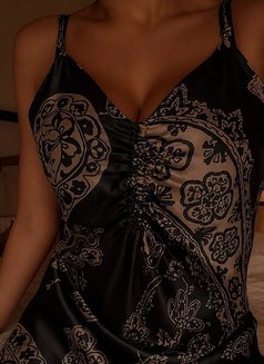 Jane - escort in Cairo Photo 4 of 5