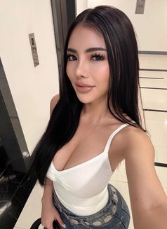 Andrea - escort in Mumbai Photo 2 of 8