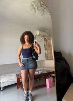 Janet - escort in Cairo Photo 2 of 3