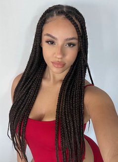 Janet - escort in Cairo Photo 3 of 3