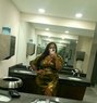 Janet - puta in Muscat Photo 1 of 1