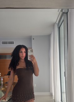 Janet - escort in London Photo 3 of 4