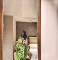 Janhavi - puta in Bangalore