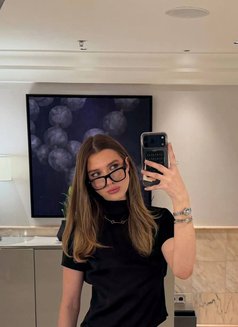 Janin - puta in Dubai Photo 3 of 10