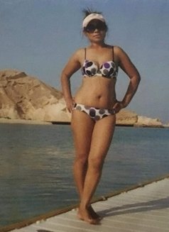 Janny - puta in Muscat Photo 3 of 3