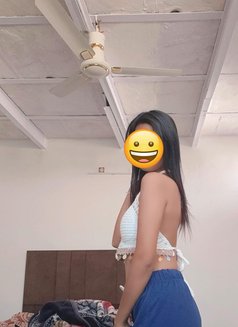 Janvi Independent Slim Girl - puta in New Delhi Photo 3 of 7