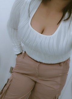 Jassi punjabi - escort in New Delhi Photo 2 of 5