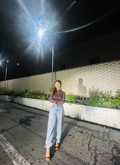 Janvi - puta in Mumbai Photo 4 of 5