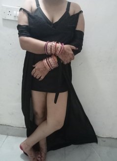 Janvi - escort in New Delhi Photo 1 of 3