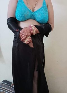 Janvi - escort in New Delhi Photo 3 of 3