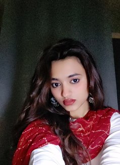 Janvi - puta in New Delhi Photo 2 of 4