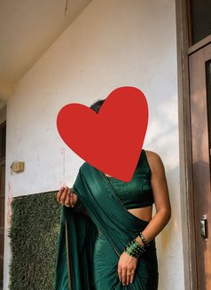 Janvi - escort in New Delhi Photo 1 of 1