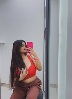 Janvi - escort in Pondicherry Photo 2 of 3