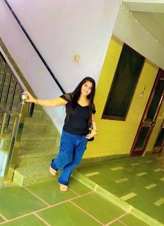 Janvi Kaur Escort Service - puta in Candolim, Goa Photo 1 of 2