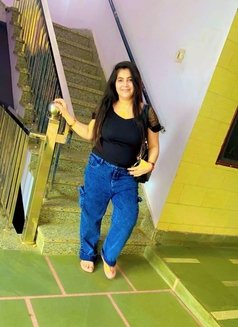 Janvi Kaur Escort Service - puta in Candolim, Goa Photo 2 of 2