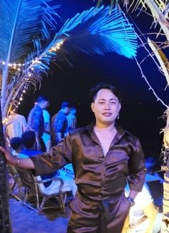 Jara Masssager - Male escort in Pune Photo 1 of 3