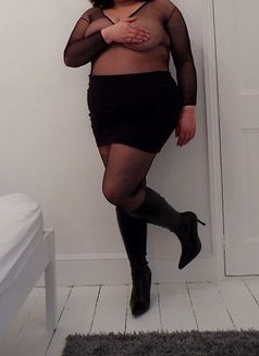 Jas - escort in Essex Photo 3 of 3