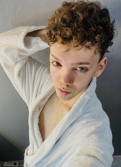 JashTwink - Male escort in İstanbul Photo 4 of 6