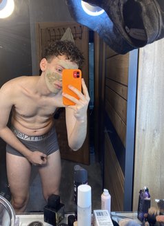 JashTwink - Male escort in İstanbul Photo 2 of 6