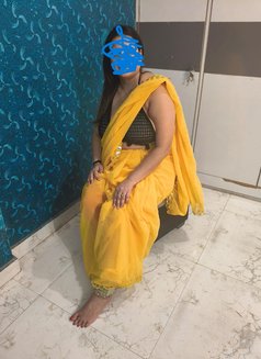 Jasleen - escort in New Delhi Photo 2 of 4