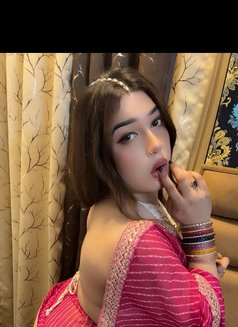 Jasline - Transsexual escort in New Delhi Photo 10 of 13