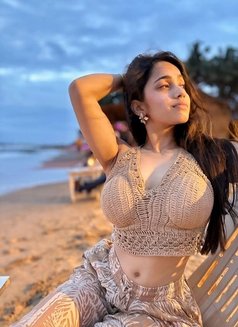 Jasmin - escort in Maldives Photo 1 of 2