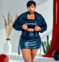 Jasmin - Intérprete de adultos in Abidjan
