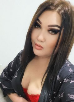 Yasmin - escort in Muscat Photo 1 of 5