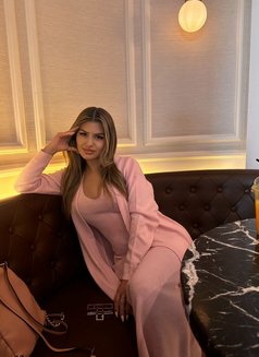 Jasmine - escort in Doha Photo 7 of 7