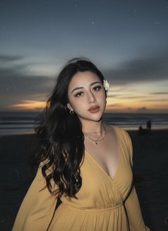 Jasmine - escort in Bali Photo 11 of 13