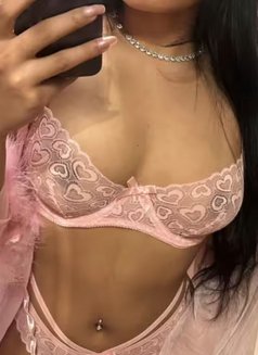 Jasmine - escort in Berlin Photo 1 of 2