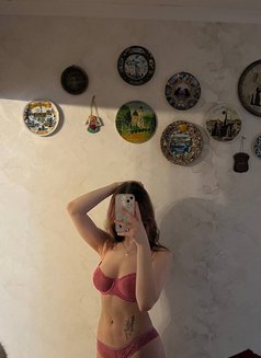 Jasmine - escort in Dubai Photo 9 of 10
