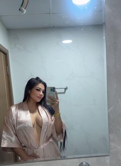 Jasmine - escort in Khobar Photo 5 of 6